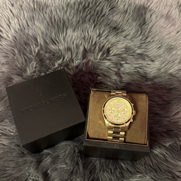 Michael Kors Radiant Gold Watch - Picture 1 of 3
